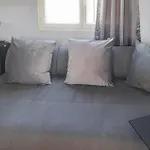 2 Bedroom Cozy In ブレーデネ