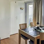 別荘 2 Bedroom Cozy In